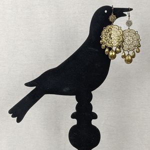 VTG METAL DANGLE EARRINGS